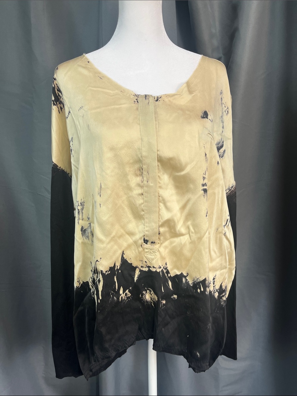 Go Silk Relaxed Two-Tone Cream and Black Long Sleeve Tunic